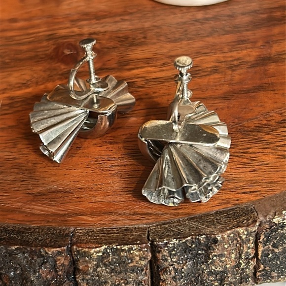 Silver Screw Back Earrings Half Fan Layered Design Stunning - Picture 8 of 10